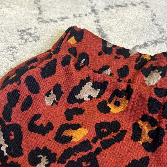 Leopard Patterned Shorts w/ Ruffle at the Bottom - Picture 6 of 6